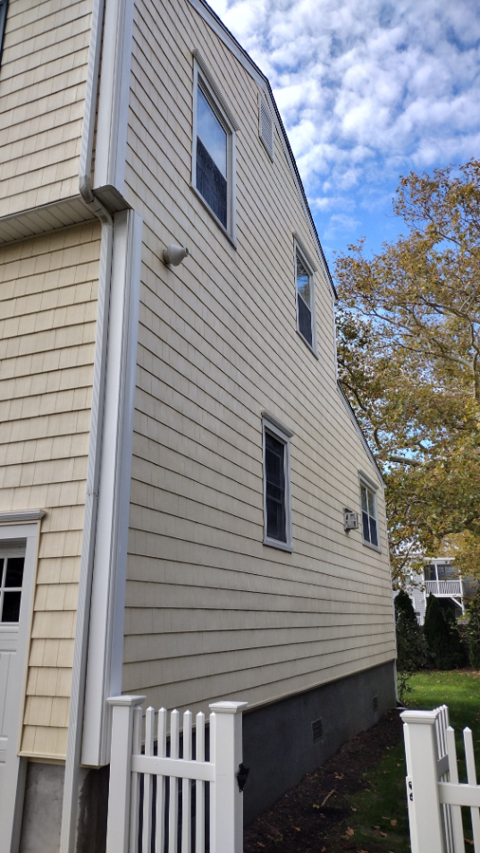 Safe Roof Soft Washing In Stratford, CT